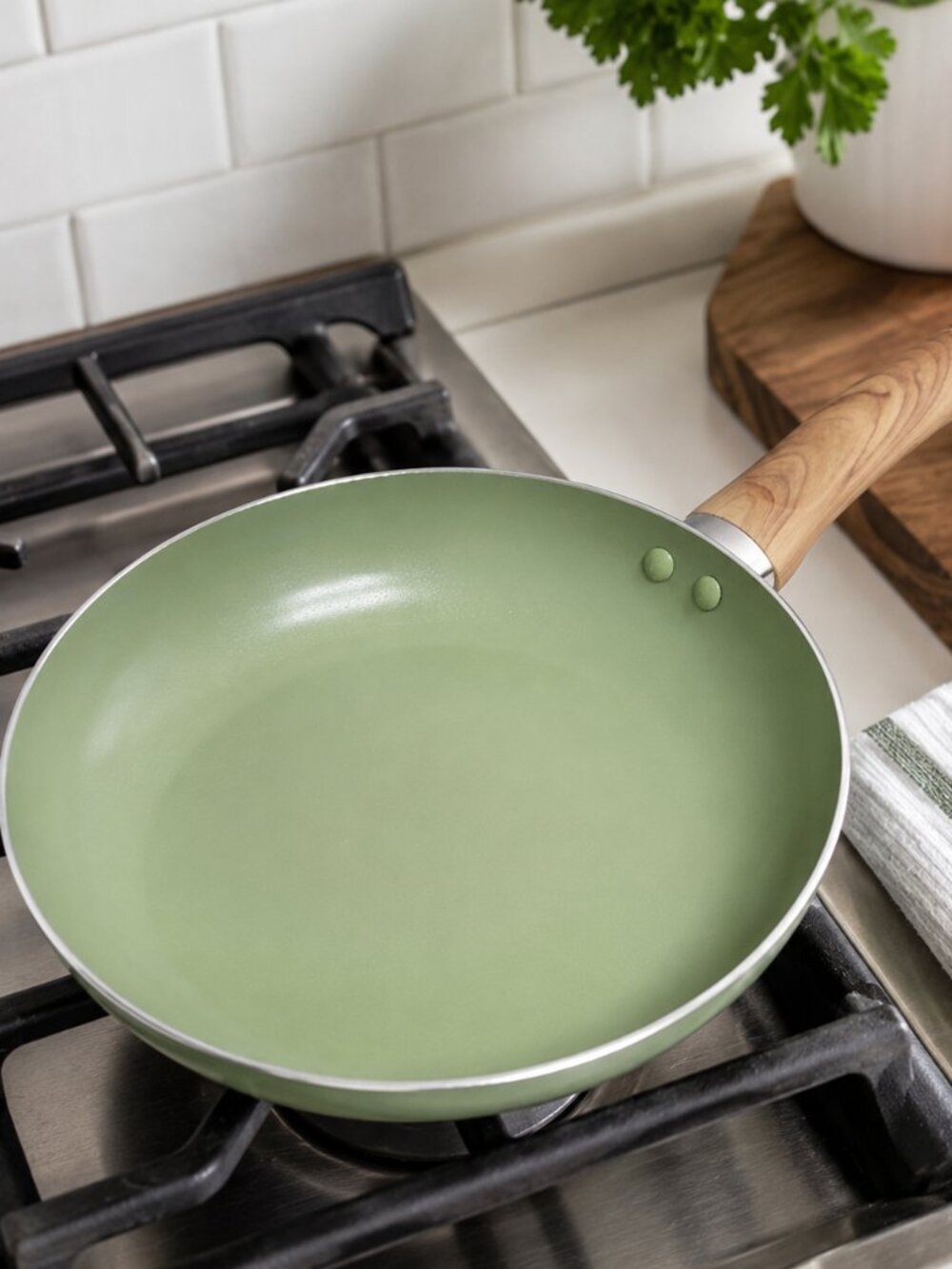 Crofton 8” Green Nonstick Frying Pan Skillet Wood Look Handle